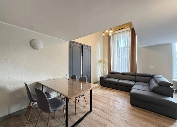 18 Deribasivska Street Jacuzzi *